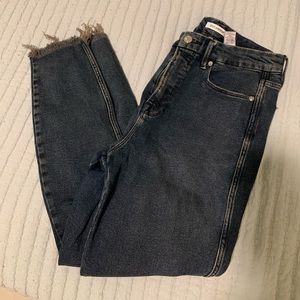 Good American “Good Curve” Cropped Jeans